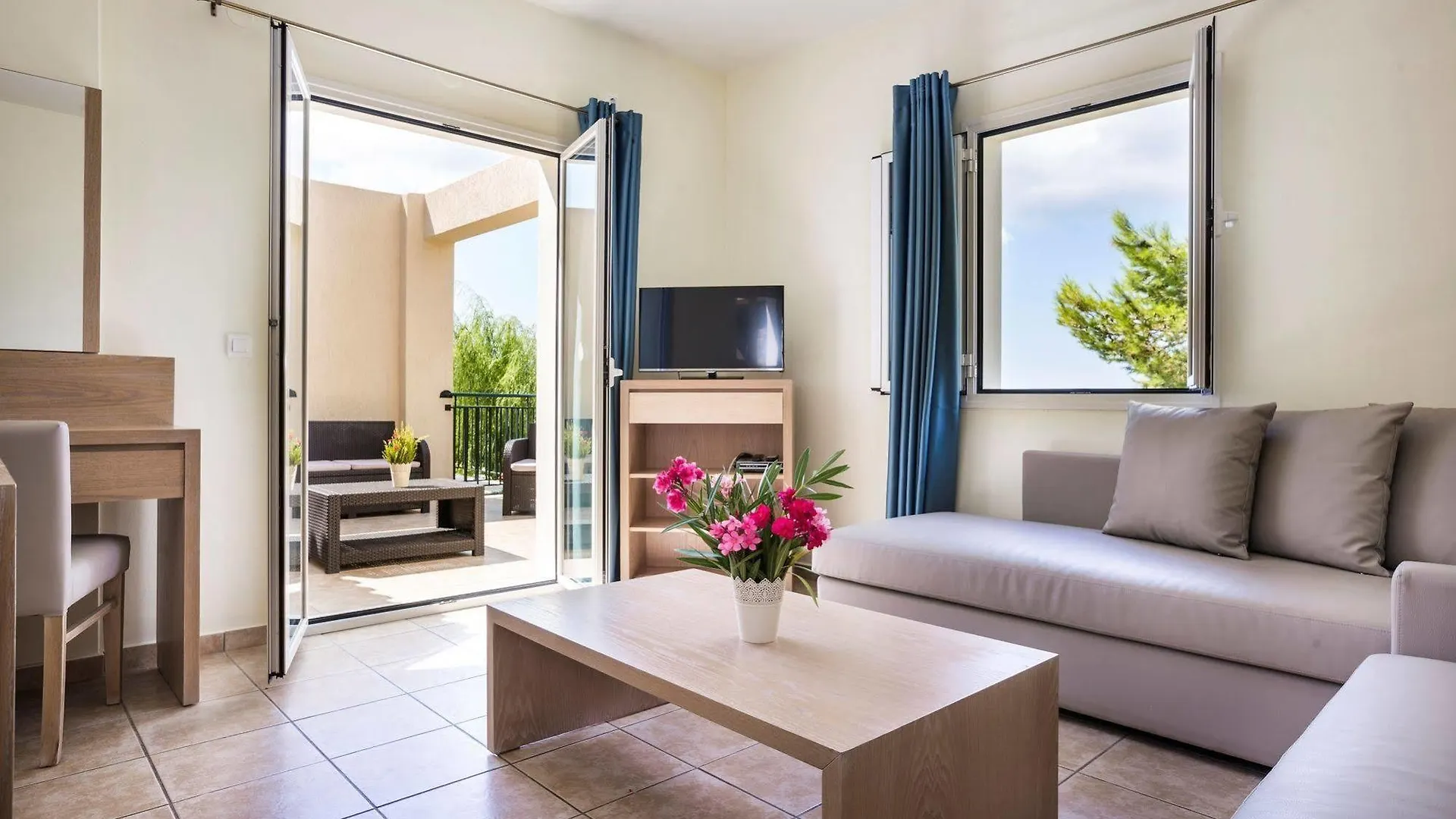 Aparthotel Dionysos Village Resort Lassi