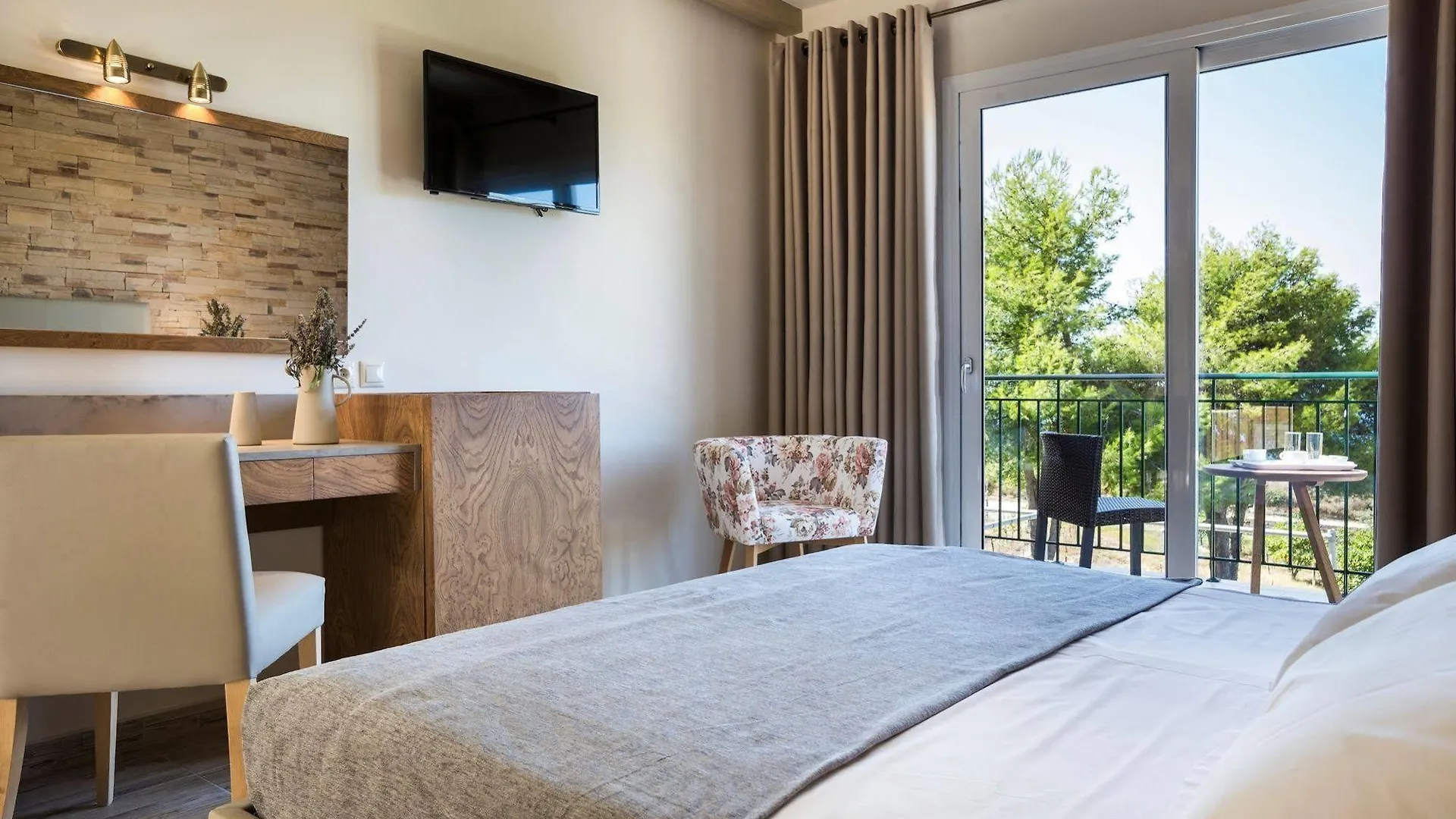 Aparthotel Dionysos Village Resort Lassi